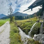 Vakantiehuis Alpine Boutique With Sauna Near Salzburg