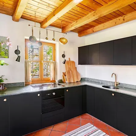 Alpine Boutique With Sauna Near Salzburg Casa de Férias